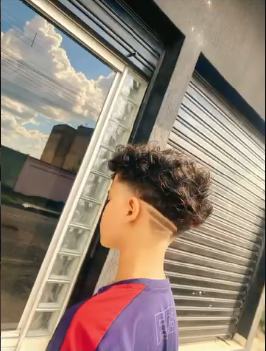 Fade com detalhe lateral